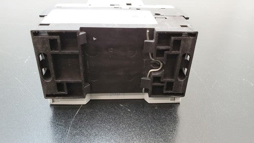 SIEMENS SIRIUS 3RV1021-1JA10 Circuit Breaker w/ 3RV1901-1A Auxiliary Contact