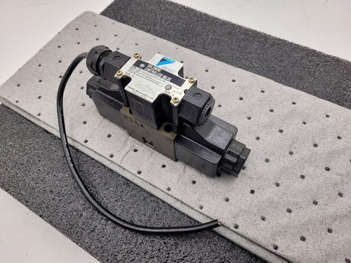 DAIKIN KS0-G02-4CA-30-E Solenoid Controlled Valve AC100V 50/60Hz Working Pull