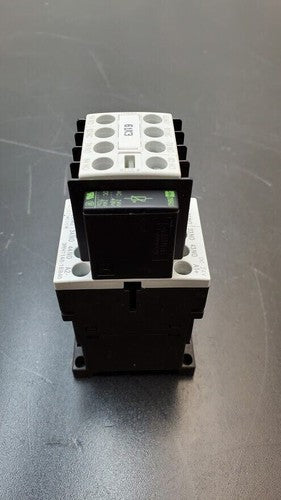 SIEMENS SIRIUS 3RH1140-1BB40 Contactor E05 w/ 3RH1911-1GA31 Auxiliary Contact