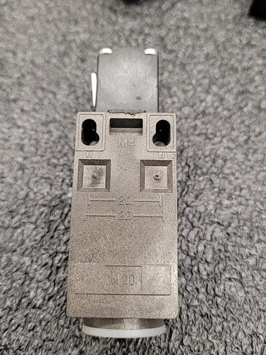 Lot 4 Limit Switches Schmersal TV10H Telemecanique XCKP Pizzato FF 4815 KDM