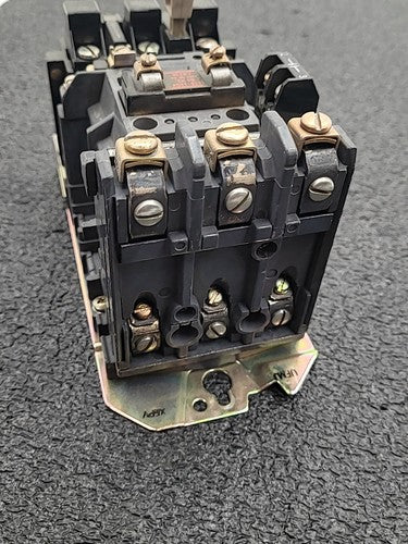 Allen Bradley 509 A0D Contactor 595-A Auxiliary Contact 120V Coil 592-B0W16