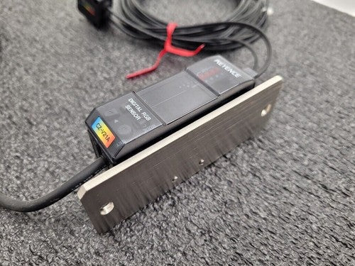 Keyence Digital RGB CZ-V21A w/ CZ-H37S Fiberoptic Reflective Sensor Head 11-20mm