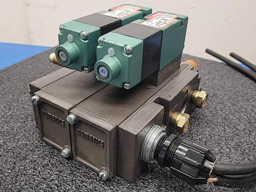 Numatics 228-703B Solenoid 2 Valve Manifold Pneumatic Air Control 120VAC