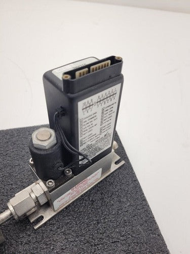 Brooks Instrument 5850E Mass Flow Controller MFC 5850E Silane SiH4 Gas 300 SCCM