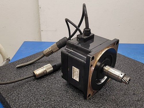 Yaskawa SGMPH-08AAA41D AC Servo Motor Sigma II w/ Cables & Splined Gear