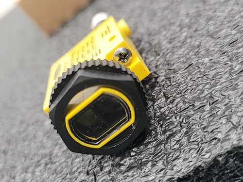 Banner SM312CV2QD Mini-Beam Photoelectric Sensor Convergent Red 10-30VDC 26832