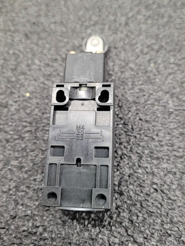 Lot of 3x Omron D4D-2121N Safety Switch Limit Roller Arm Industrial Sensor