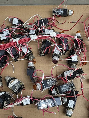 ~40 Allen Bradley 800MR 900MR Push Button Pilot Light Industrial Control Lot