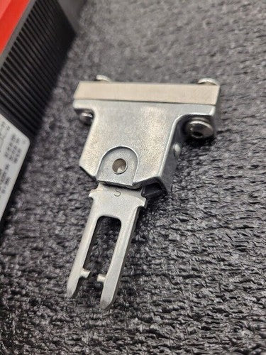 Omron STI TL4019-20241 Safety Interlock Switch 44534-2030 with Key Working Pull