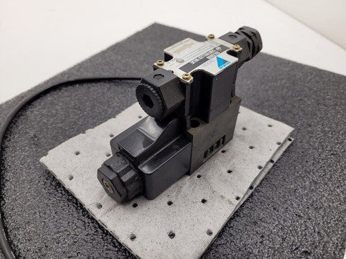 DAIKIN KSO-G02-2BA-30 KS0 AC100V 50/60Hz Solenoid Controlled Hydraulic Valve
