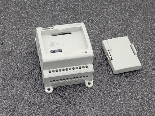 Allen-Bradley 2080-LC10-12AWA Micro810 12 l/O Smart Relay Controller PLC