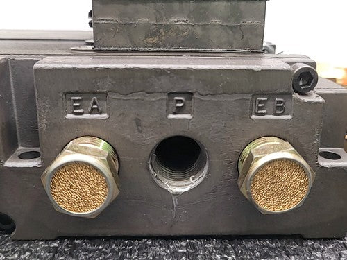 Numatics 228-703B Solenoid 2 Valve Manifold Pneumatic Air Control 120VAC