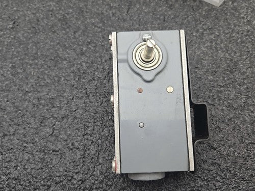 Namco Controls EA15030275 Limit Switch Industrial Rotary Actuator with Manual