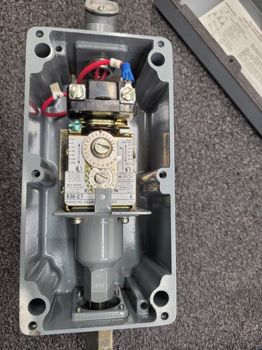 Allen Bradley 836-C7J Pressure Control Switch Bulletin 836 Series B Adjustable