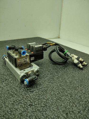 Lot of 2x SMC VZ3123-5MOZ-M5-Q and  2x VZ3123-5MOZ-M5 Pneumatic Valve Blocks