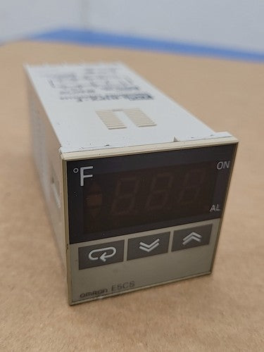 Omron E5CS-R1PX-F Digital Temperature Controller PID Thermostat Lot of 4