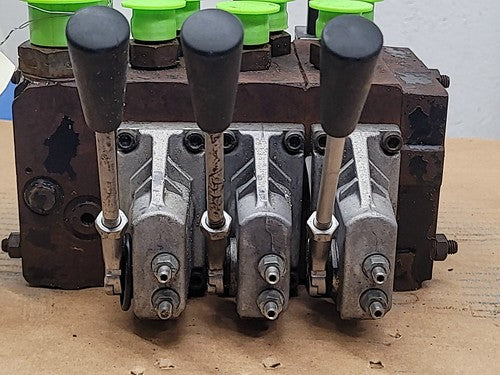 Danfoss 11166838 Hydraulic Stack Control 3 Valve Manifold w/ Manual Levers V4