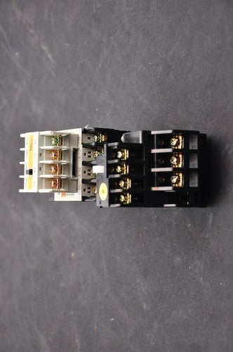 FUJI SC-4-0 THREE (3) Phase Contactor w.Fuji SZ-A40 & TK-5-1N Relay 24VDC