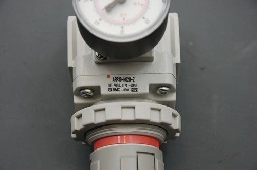 SMC Pneumatic Regulator APR30-N02H-Z 1/4" NPT New