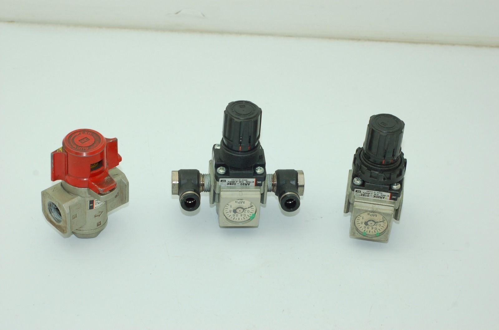 LOT SMC Pneumatic Regulators, Cut-Off Valves, AR20-02BE, AR20K-01BE, VH830-N03-Z