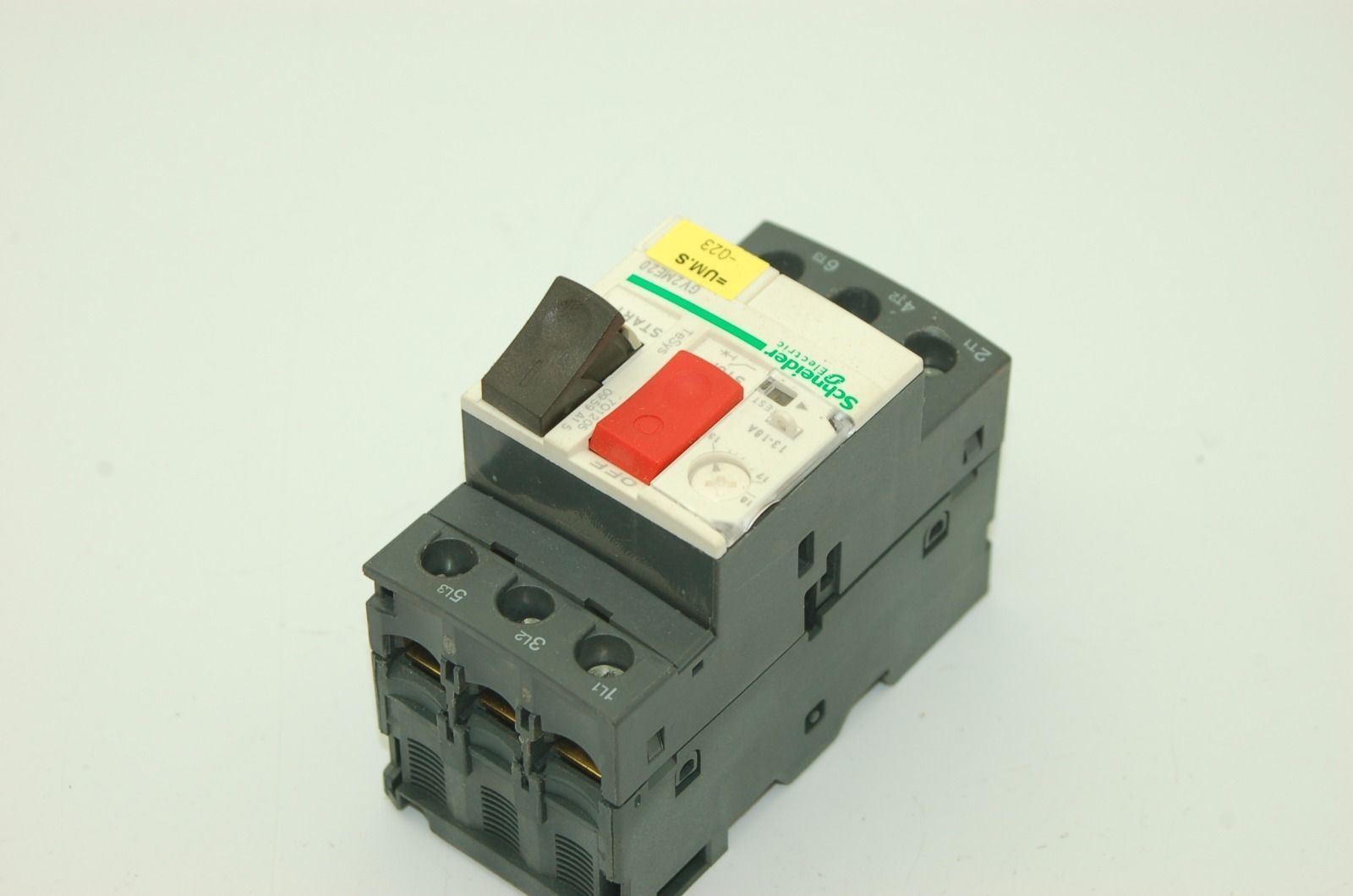 Schneider Electric GV2ME20 Manual Motor Starter, 690V, 18A, 1PH/3PH, 50/60Hz