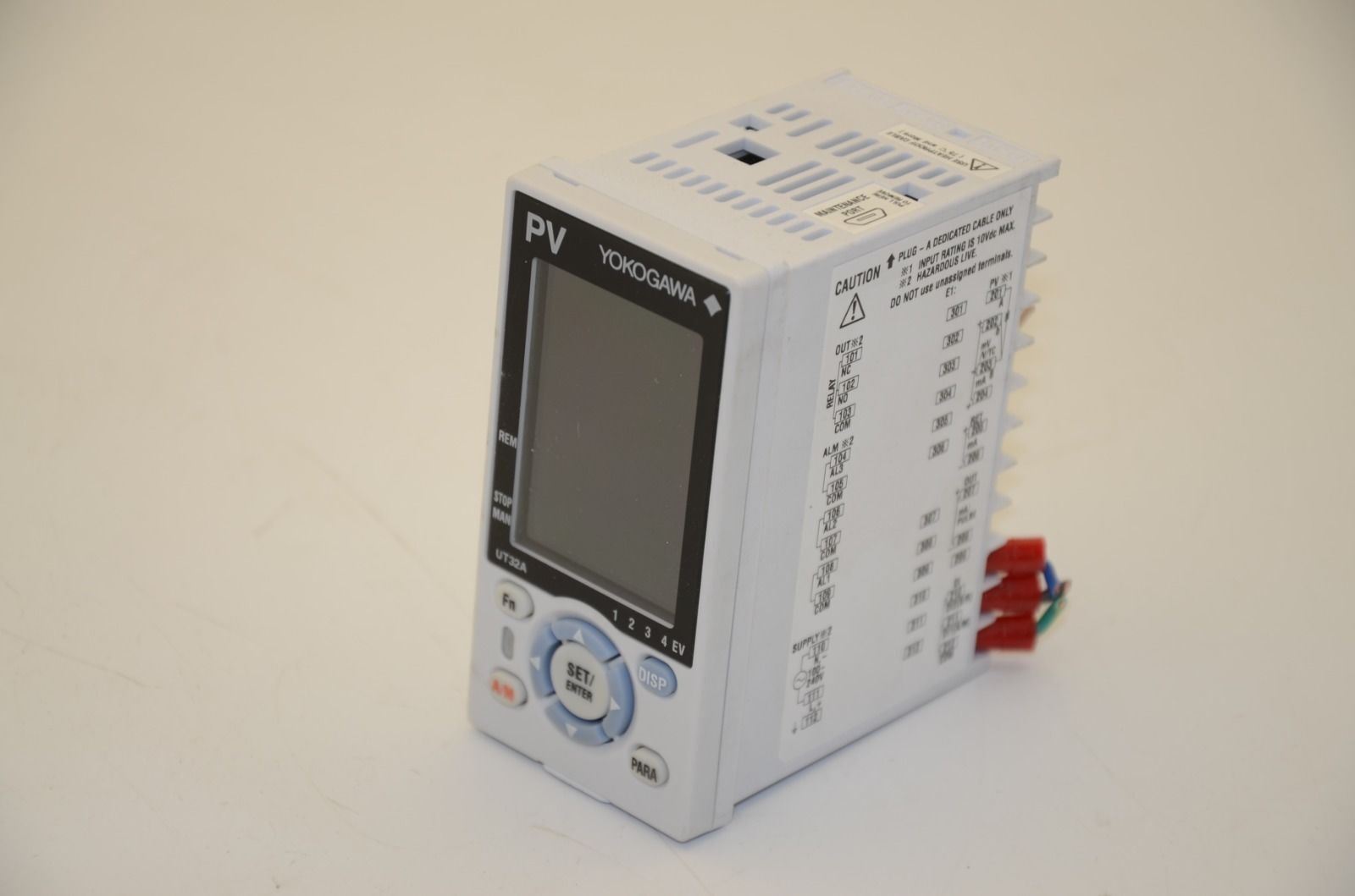 Yokogawa UT32 Temperature Controller, 100-240VAC, 50/60Hz