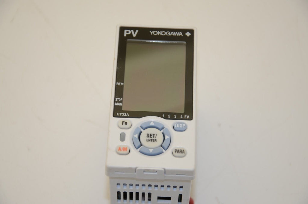 Yokogawa UT32 Temperature Controller, 100-240VAC, 50/60Hz