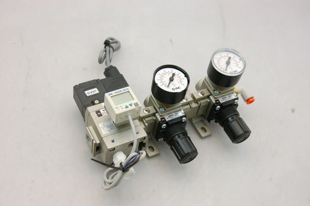 SMC Nav2000-N02-5D Soft Start-UP w/ 2 x Ar20-N02-Z Pneumatic Regulators 24VDC