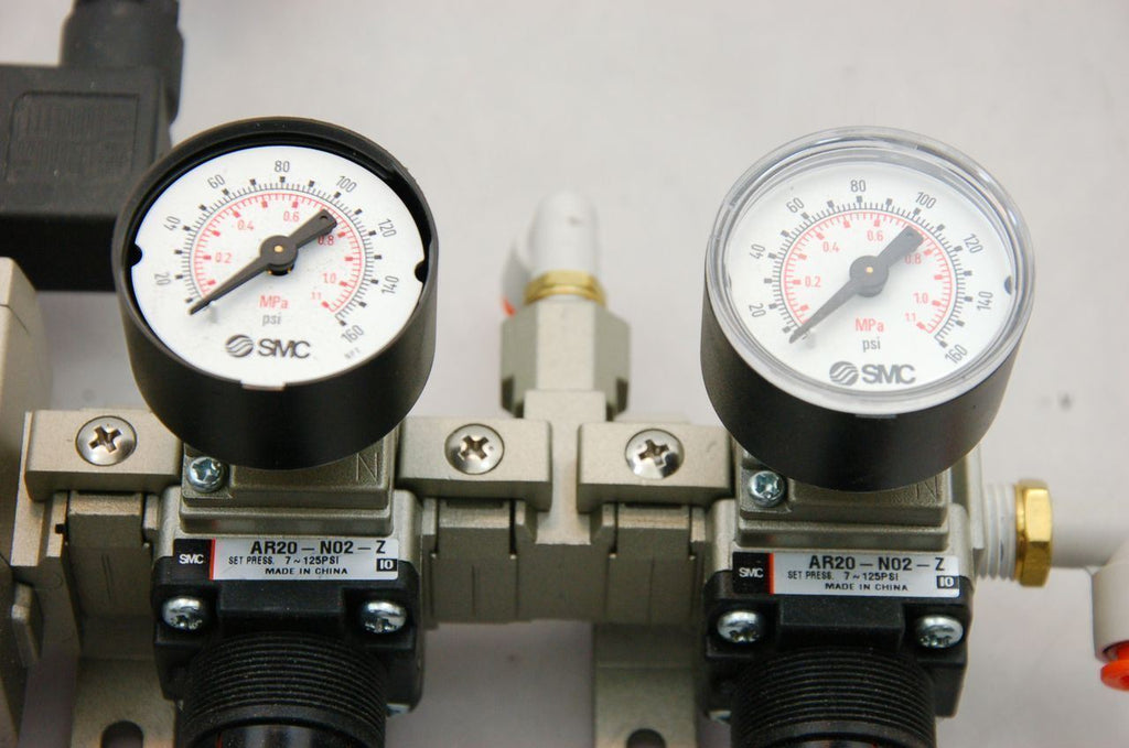 SMC Nav2000-N02-5D Soft Start-UP w/ 2 x Ar20-N02-Z Pneumatic Regulators 24VDC