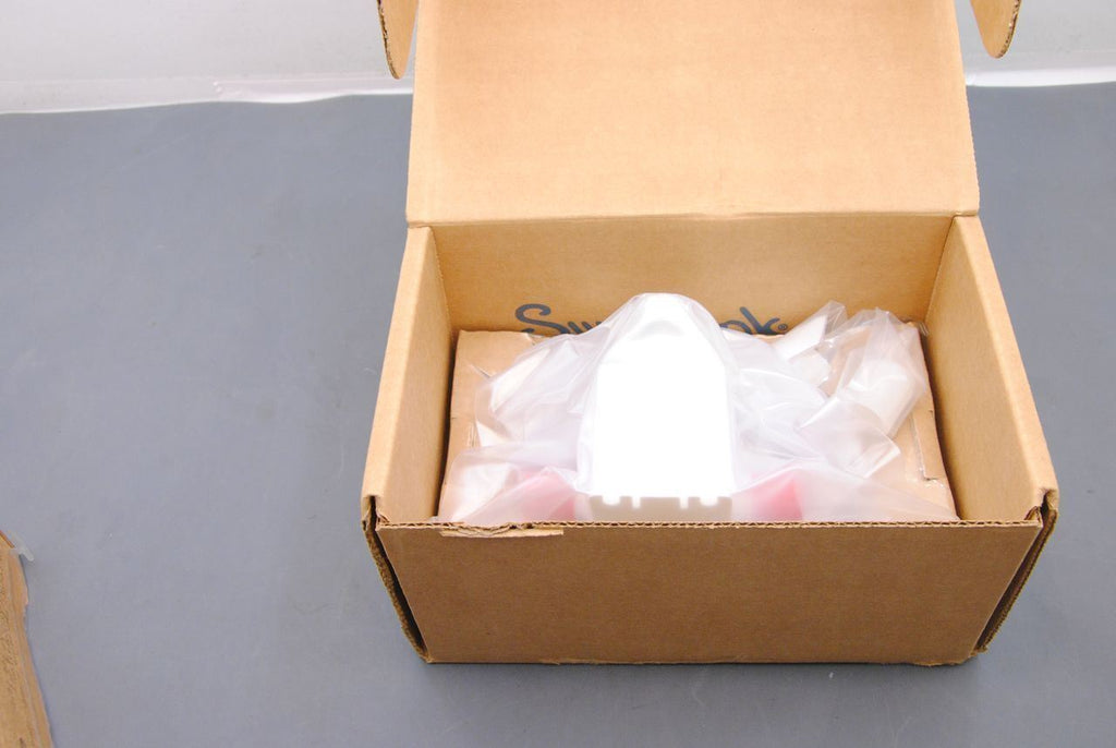 Swagelok NXT-DRP81AFEFE-WH 1/2" Flare Ends Manual Actuator - New in Box