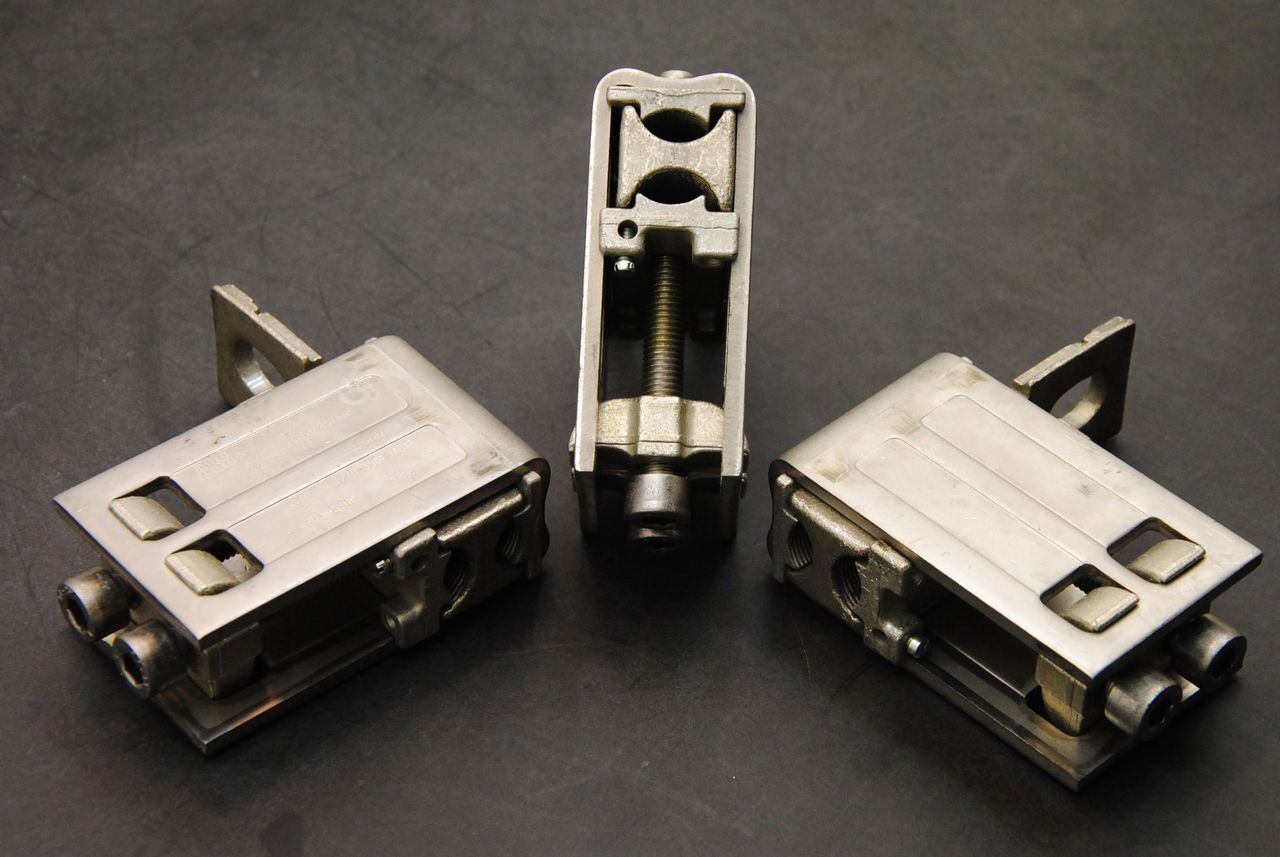 3x ABB OZXB4 Cable Ground Strain Relief Clamps 2/0 AWG up to 350MCM