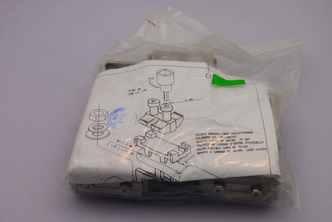 3x ABB OZXB4 Cable Ground Strain Relief Clamps 2/0 AWG up to 350MCM