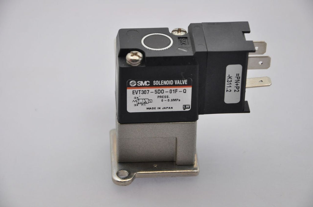 SMC Solenoid Valve EVT307-5DO-01F-Q W/ Smc Zse30-01-65
