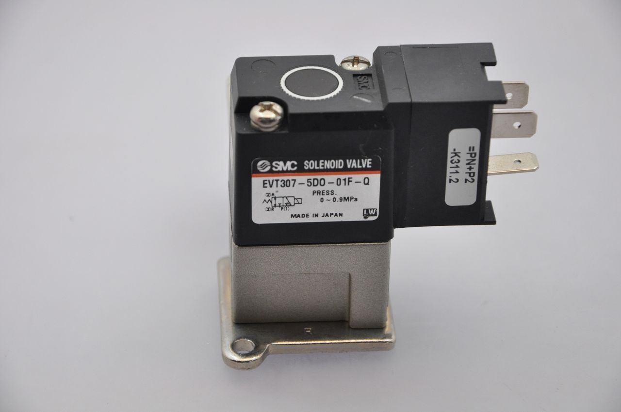 SMC Solenoid Valve EVT307-5DO-01F-Q W/ Smc Zse30-01-65
