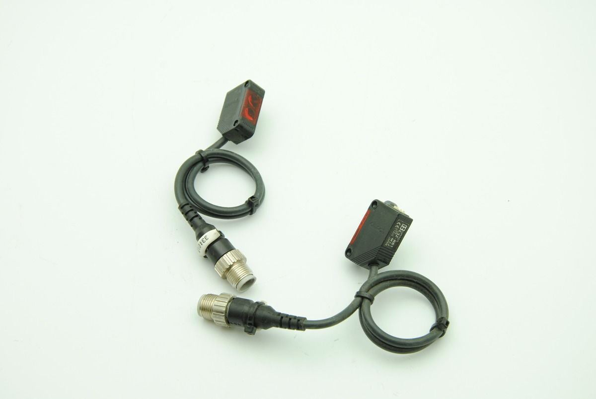 Omron E3Z-R61 Photoelectric Sensor - Lot of 2 with 4 pin connector