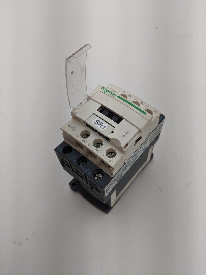 Schneider LC1D12BD Contactor Manual Motor Control 200-600V 3-Pole 24VDC Coil