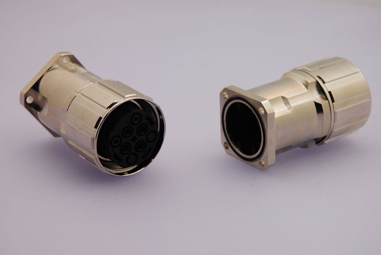 RDE SM-5ES1N8AY000 M40 x 1.5 6-Pos Power Panel Mount Connectors - Lot of 2