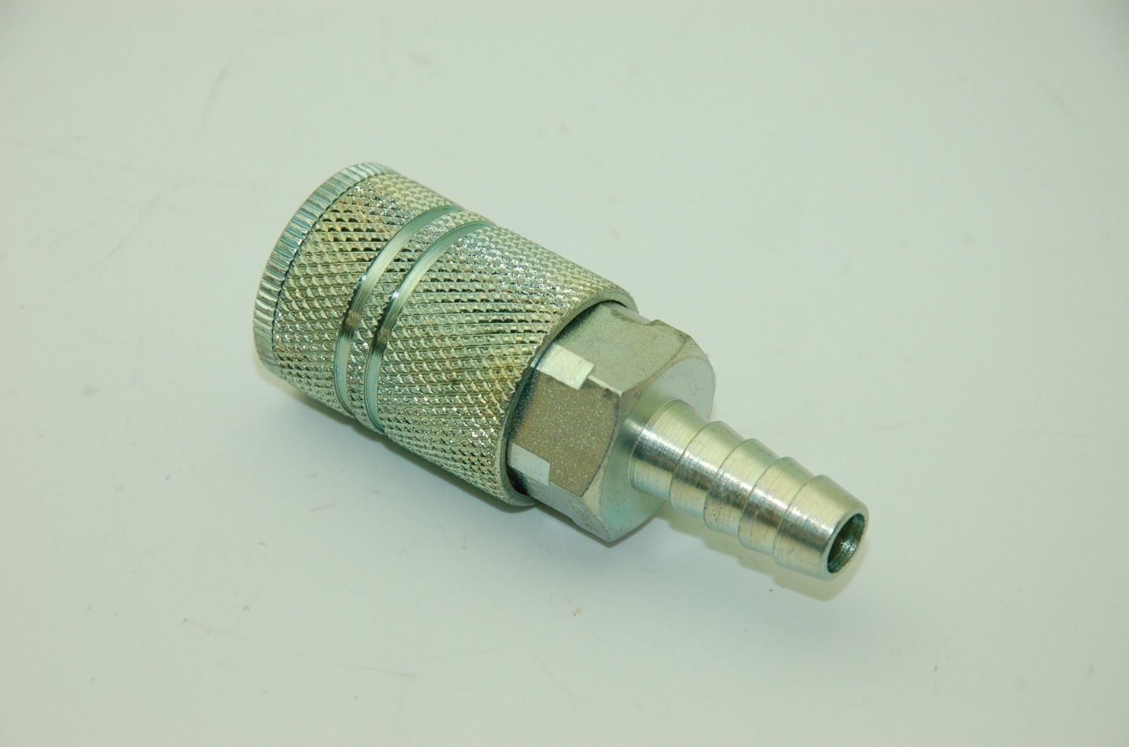 Amflow C2644, 3/8" Barb x 3/8" IND Socket Coupler - Lot of 4, NEW