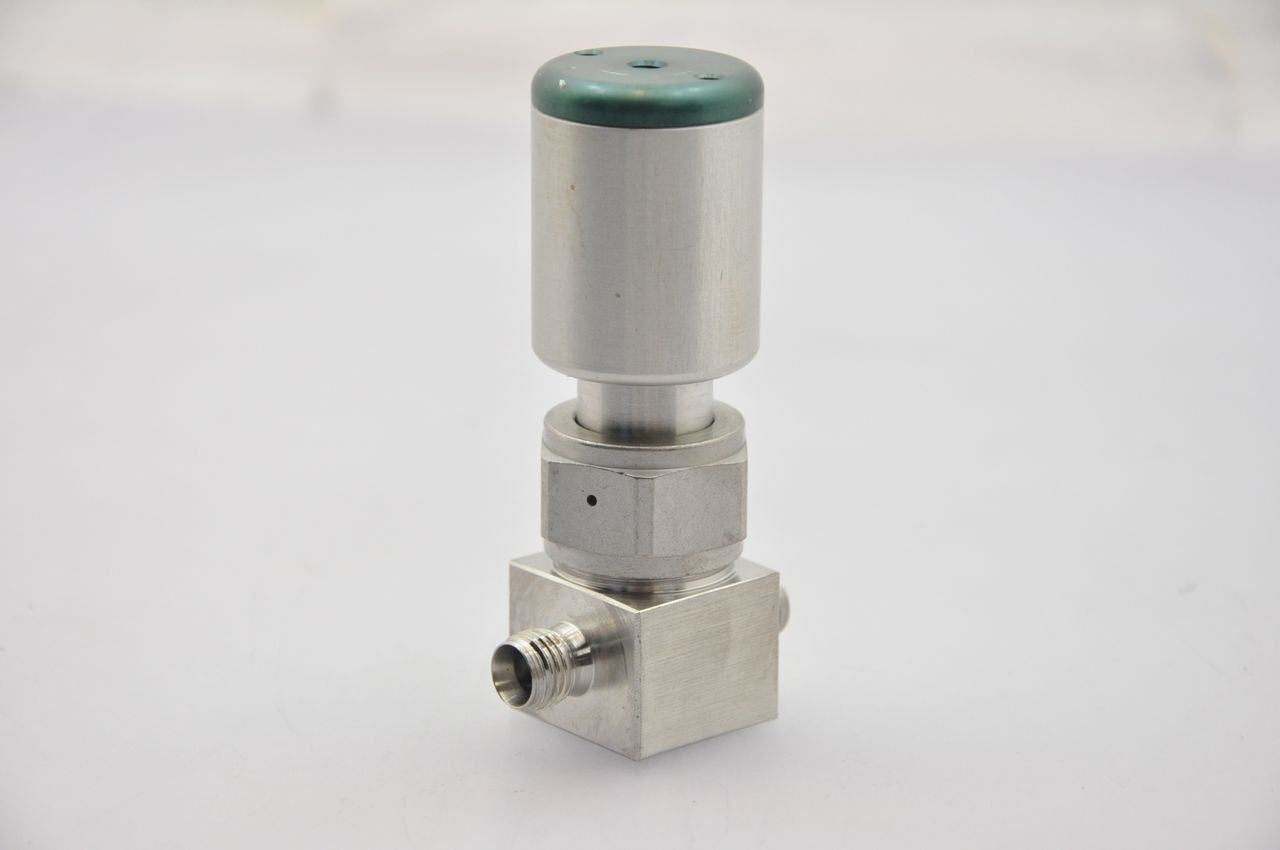 Swagelok SS-BNS4-0 High-Purity Bellows-Sealed Valve 1/4"Tube Fitting No Actuator