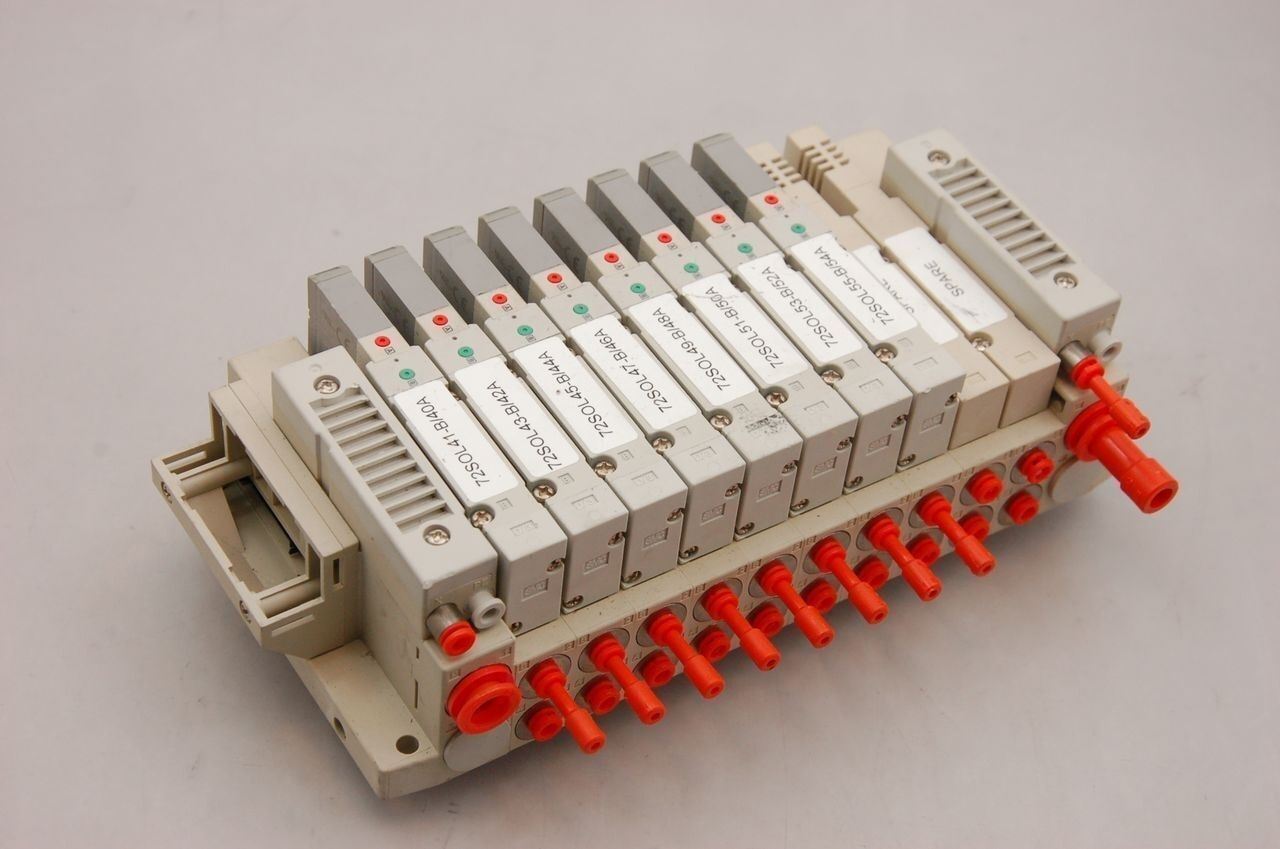 SMC SS5V2-10-CCM00366 10 Position Manifold for Parts or Repair