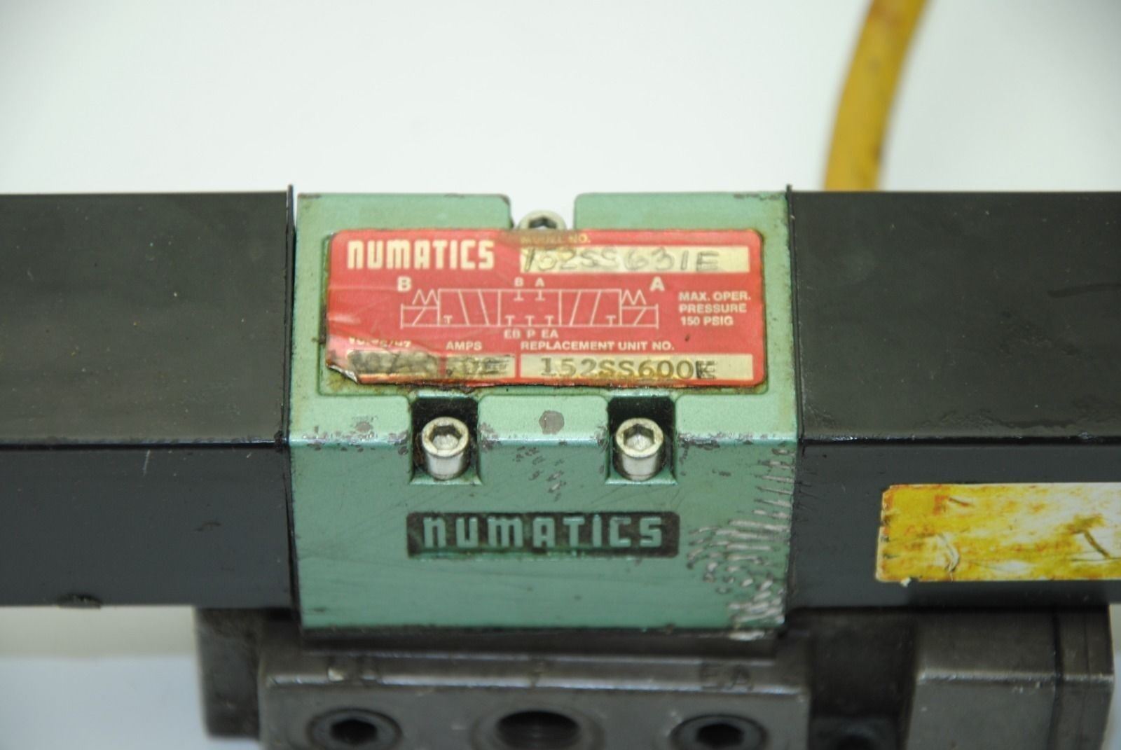 Numatics 152SS600E, Double Direct Acting Solenoid Valve 3 Position, 24V