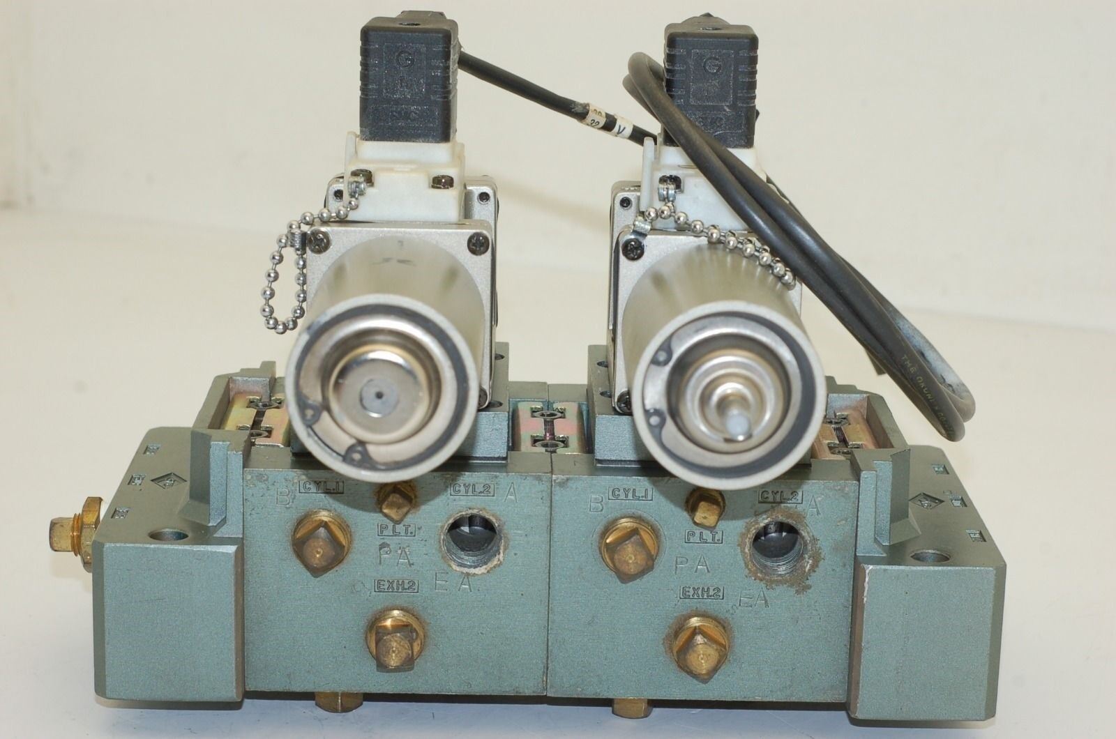 SMC Pneumatic Manifold,  NVS4124-0052DP Air Valve, 2-Position, 2-Valves