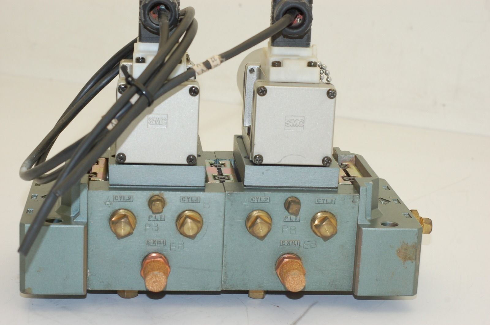 SMC Pneumatic Manifold,  NVS4124-0052DP Air Valve, 2-Position, 2-Valves