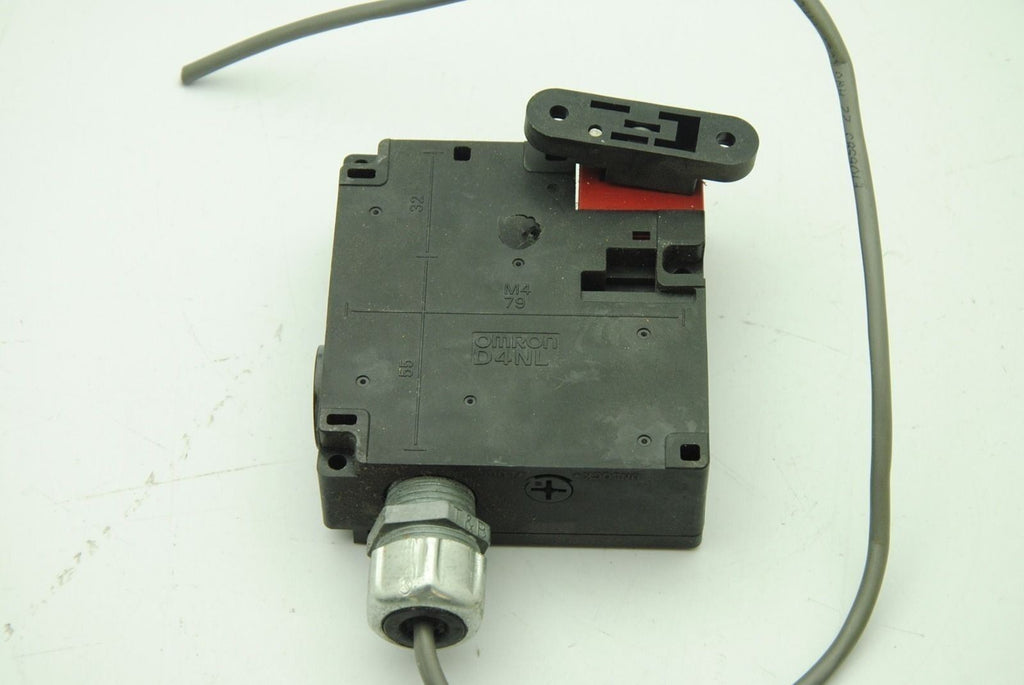 OMRON D4NL-1BFG-B Guard Lock Safety-Door Switch w/ Key 24VDC