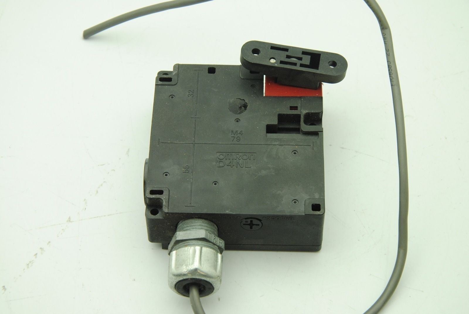 OMRON D4NL-1BFG-B Guard Lock Safety-Door Switch w/ Key 24VDC