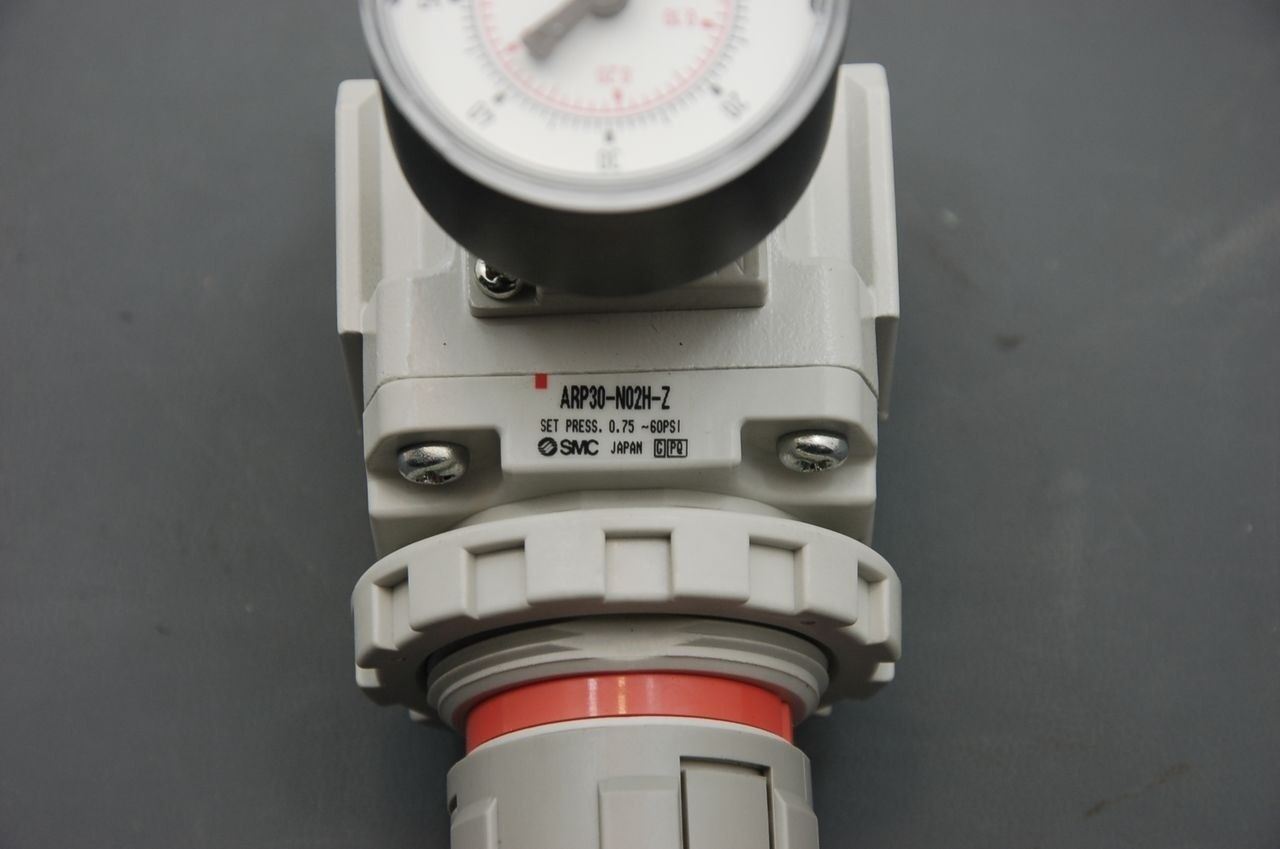SMC Pneumatic Regulator APR30-N02H-Z 1/4" NPT New
