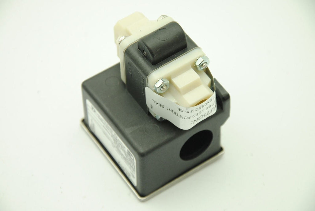 United Electric Controls 24-012, Pressure Switch 5A 250VAC
