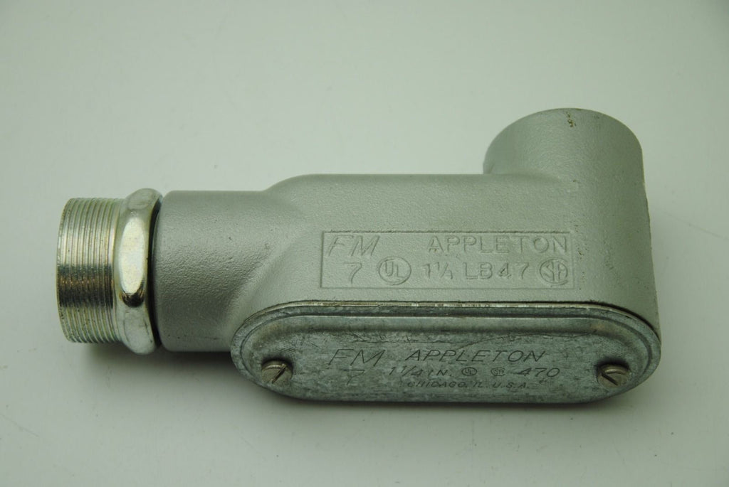 Appleton FM7, 1-1/4" 470 Conduit Body w/ Cover