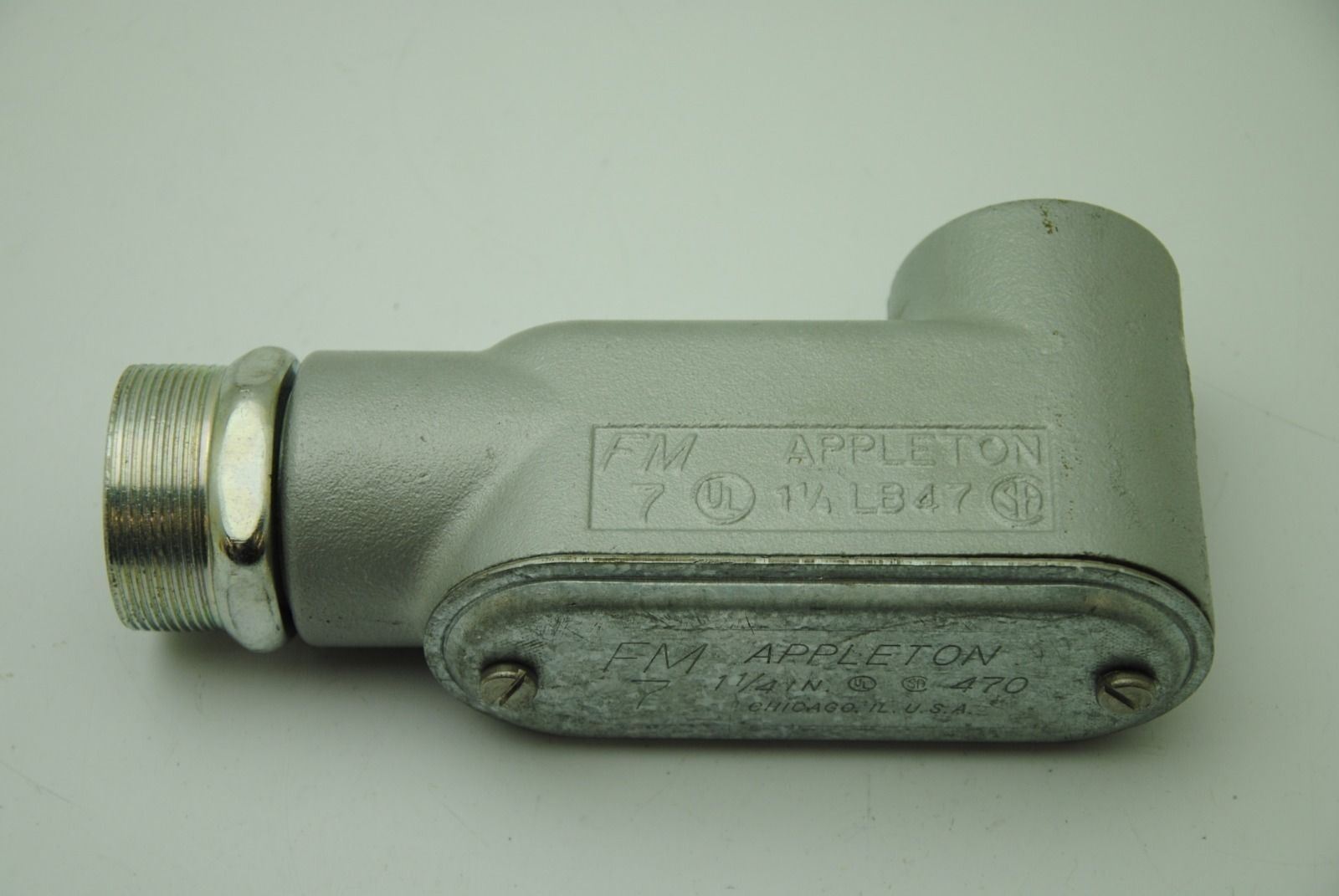 Appleton FM7, 1-1/4" 470 Conduit Body w/ Cover