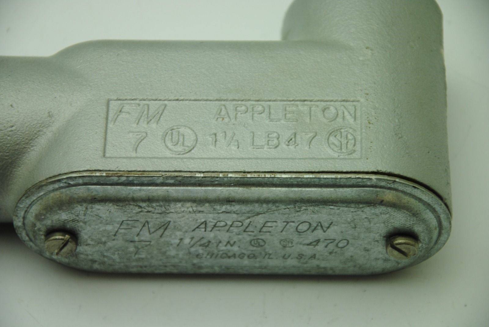 Appleton FM7, 1-1/4" 470 Conduit Body w/ Cover